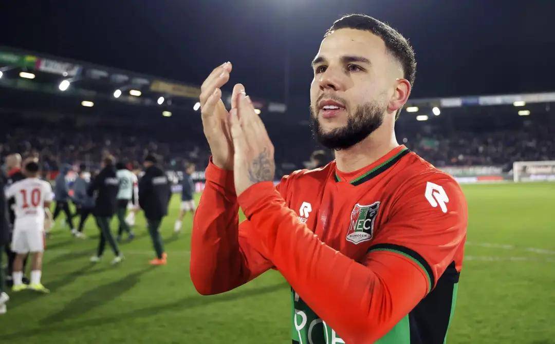 中三场占据 中三场占据