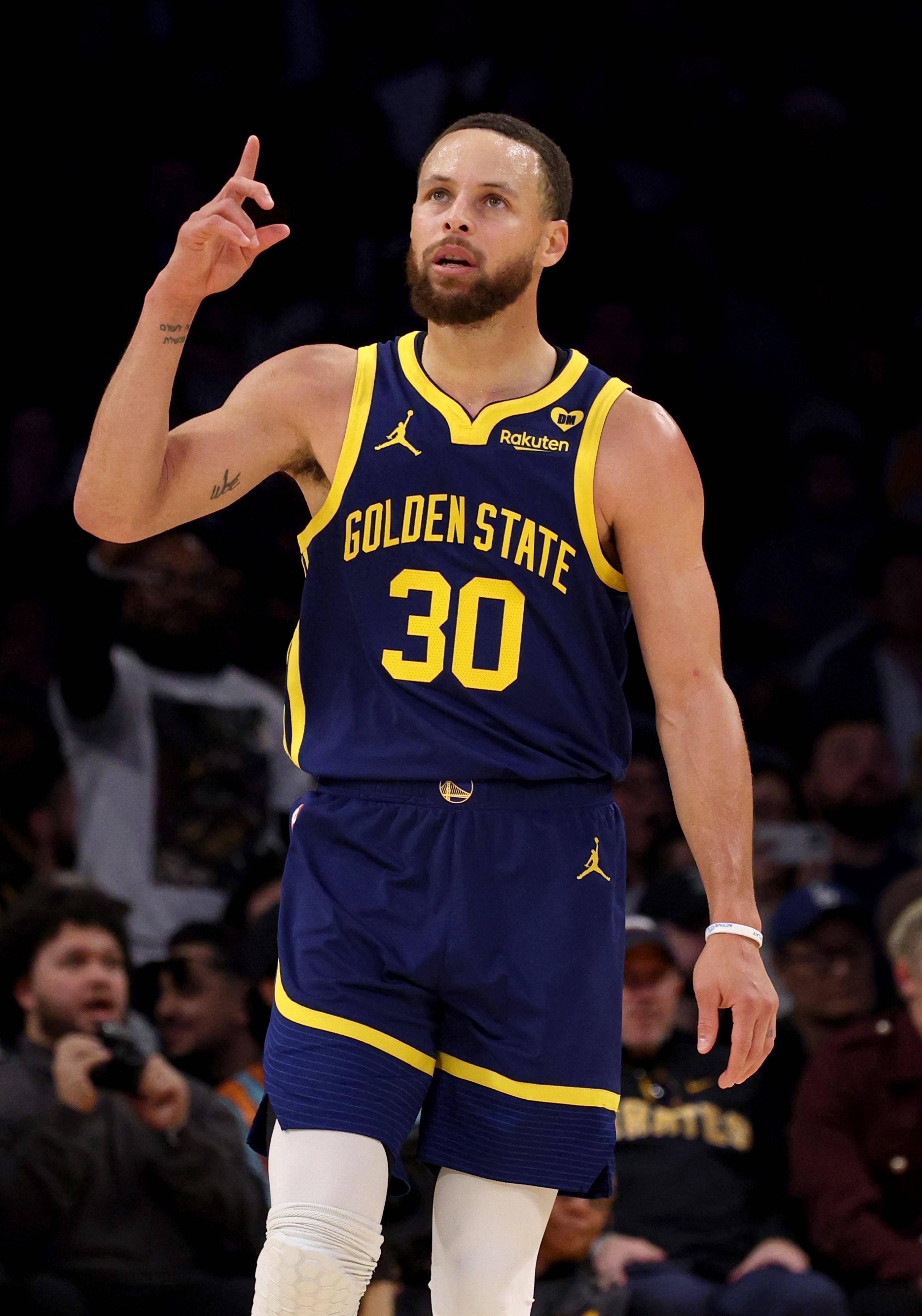 却因球员压 却因球员压